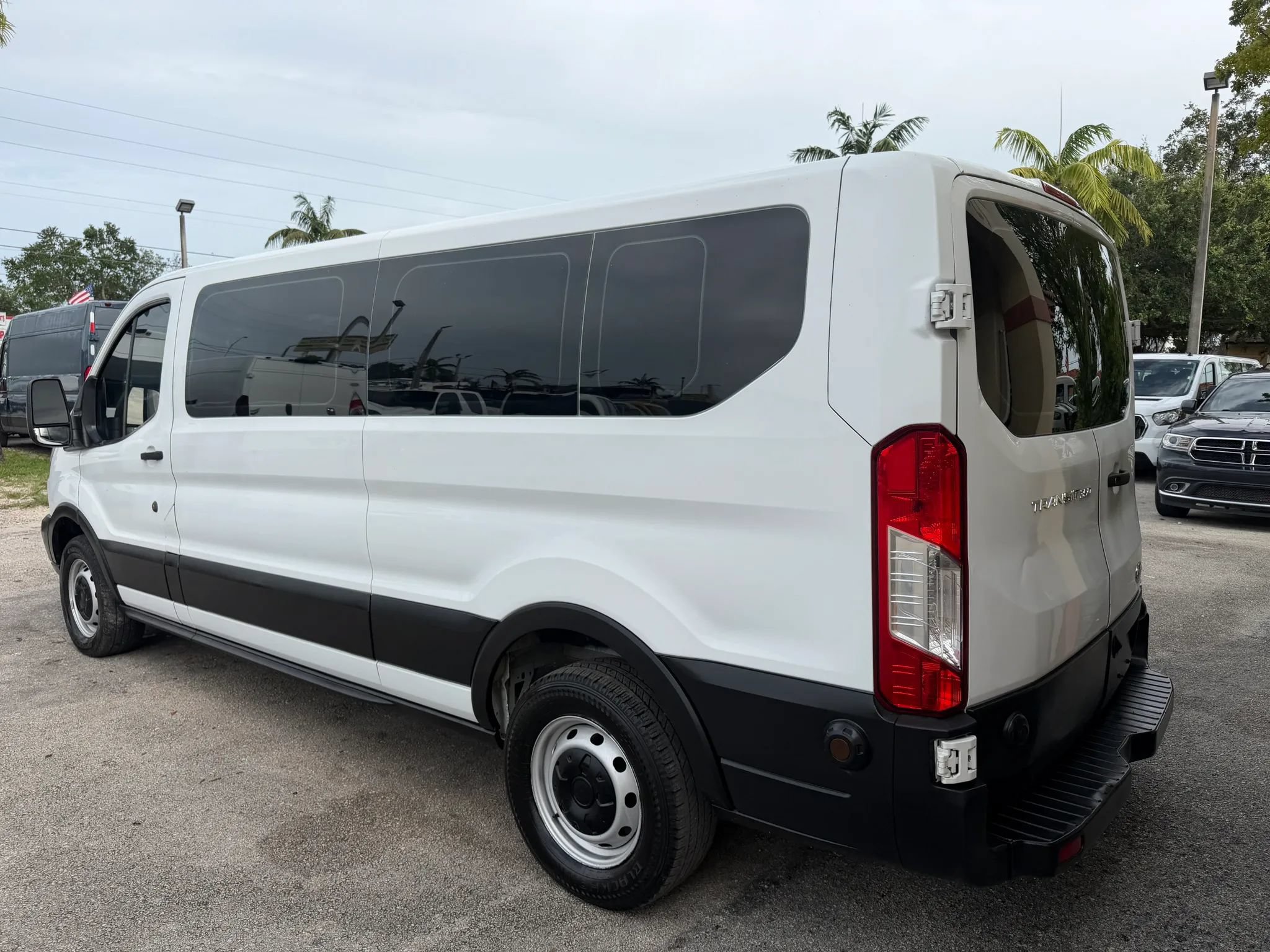 Used 2019 Ford Transit 350 XL RWD image 3