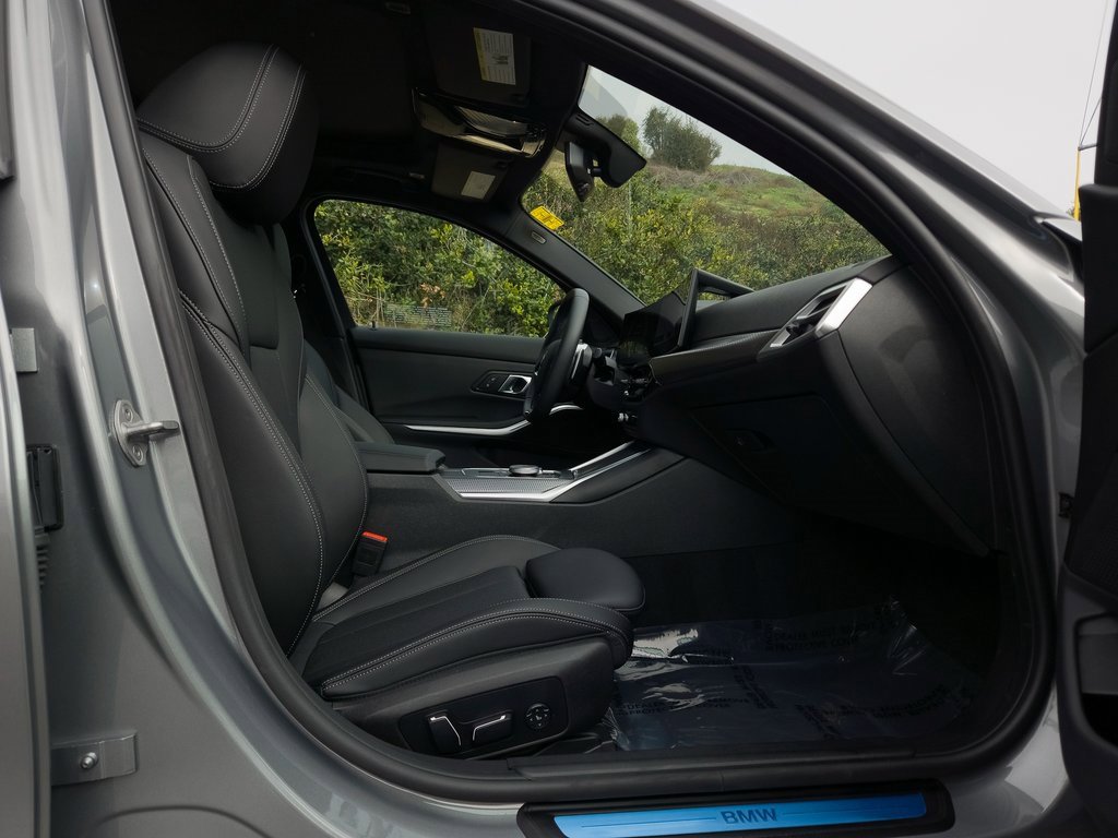 Used 2025 BMW 330i Sedan w/ Convenience Package image 24