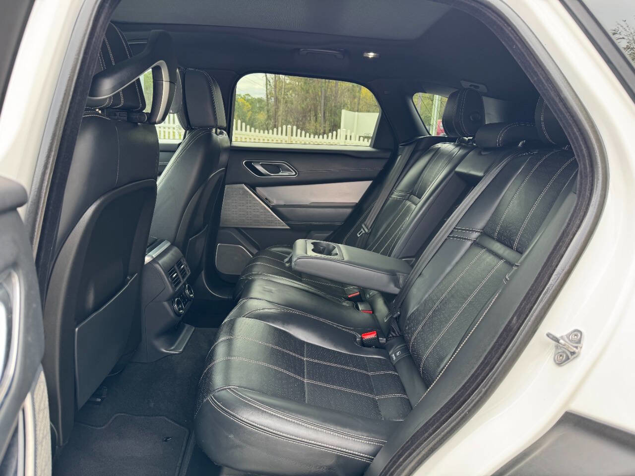 Used 2018 Land Rover Range Rover Velar R-Dynamic HSE image 13