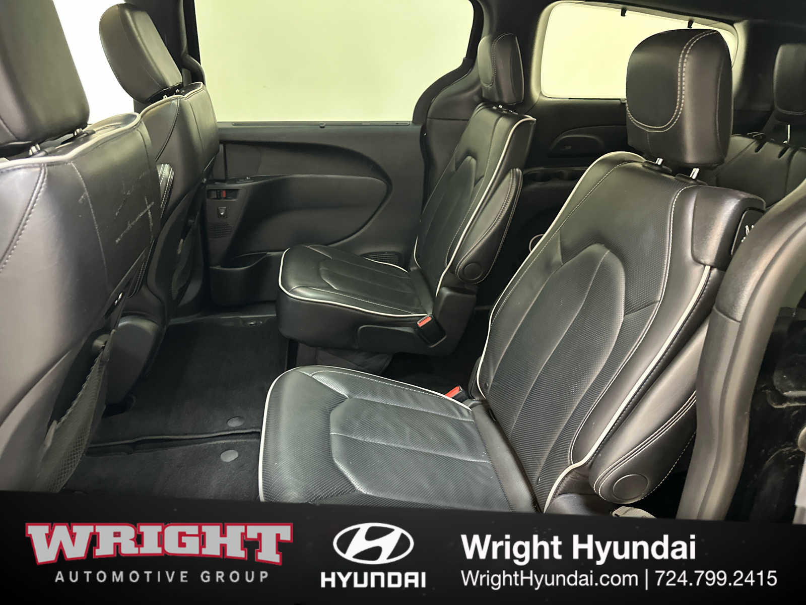 Used 2025 Chrysler Pacifica Limited image 12