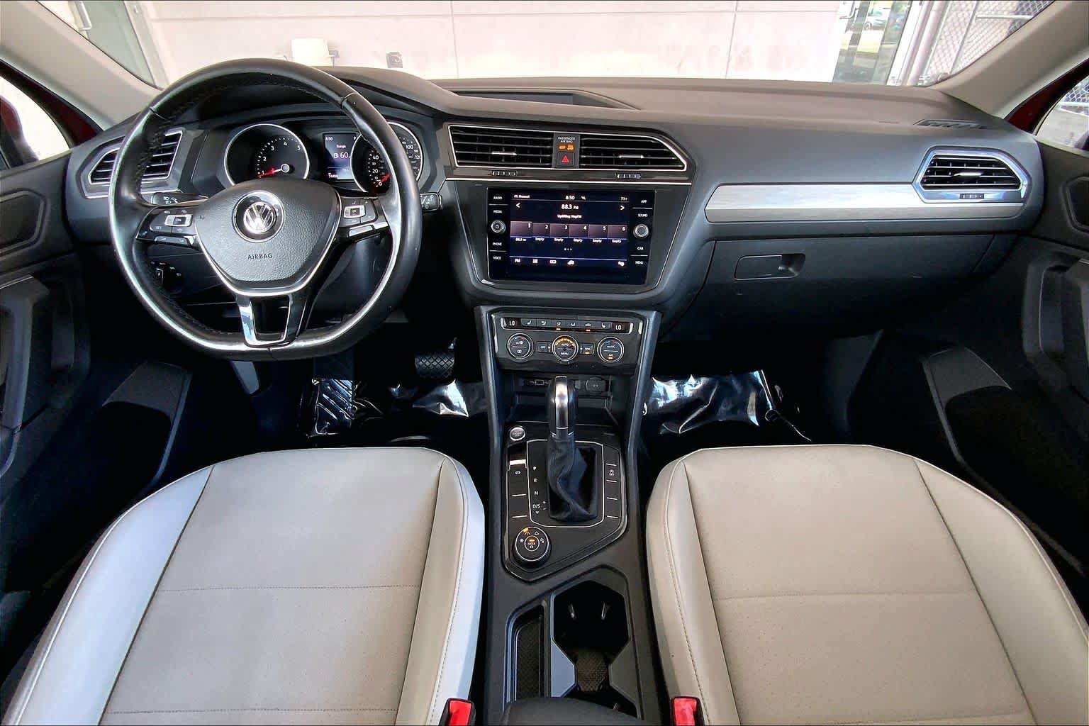 Used 2019 Volkswagen Tiguan SE w/ Panoramic Sunroof Package AWD/4WD image 16