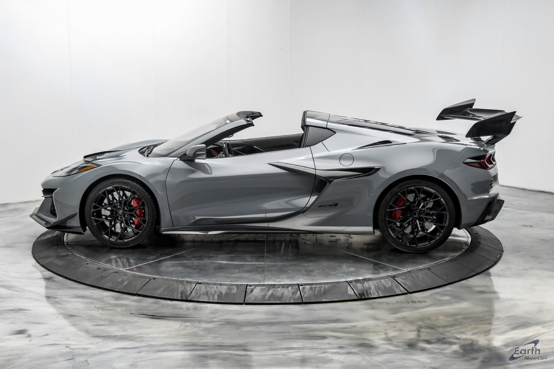 Used 2025 Chevrolet Corvette ZR1 w/ ZR1 Carbon Fiber Aero Package RWD image 9