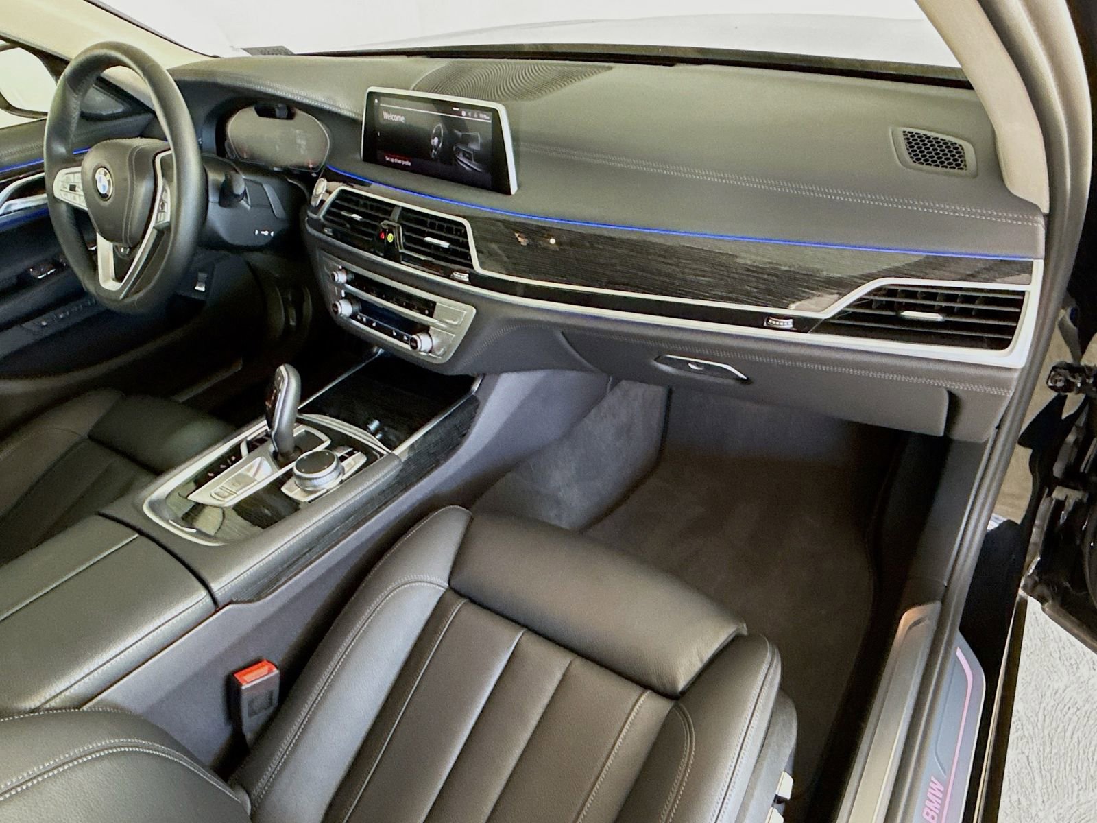 Certified 2022 BMW 740i RWD image 31