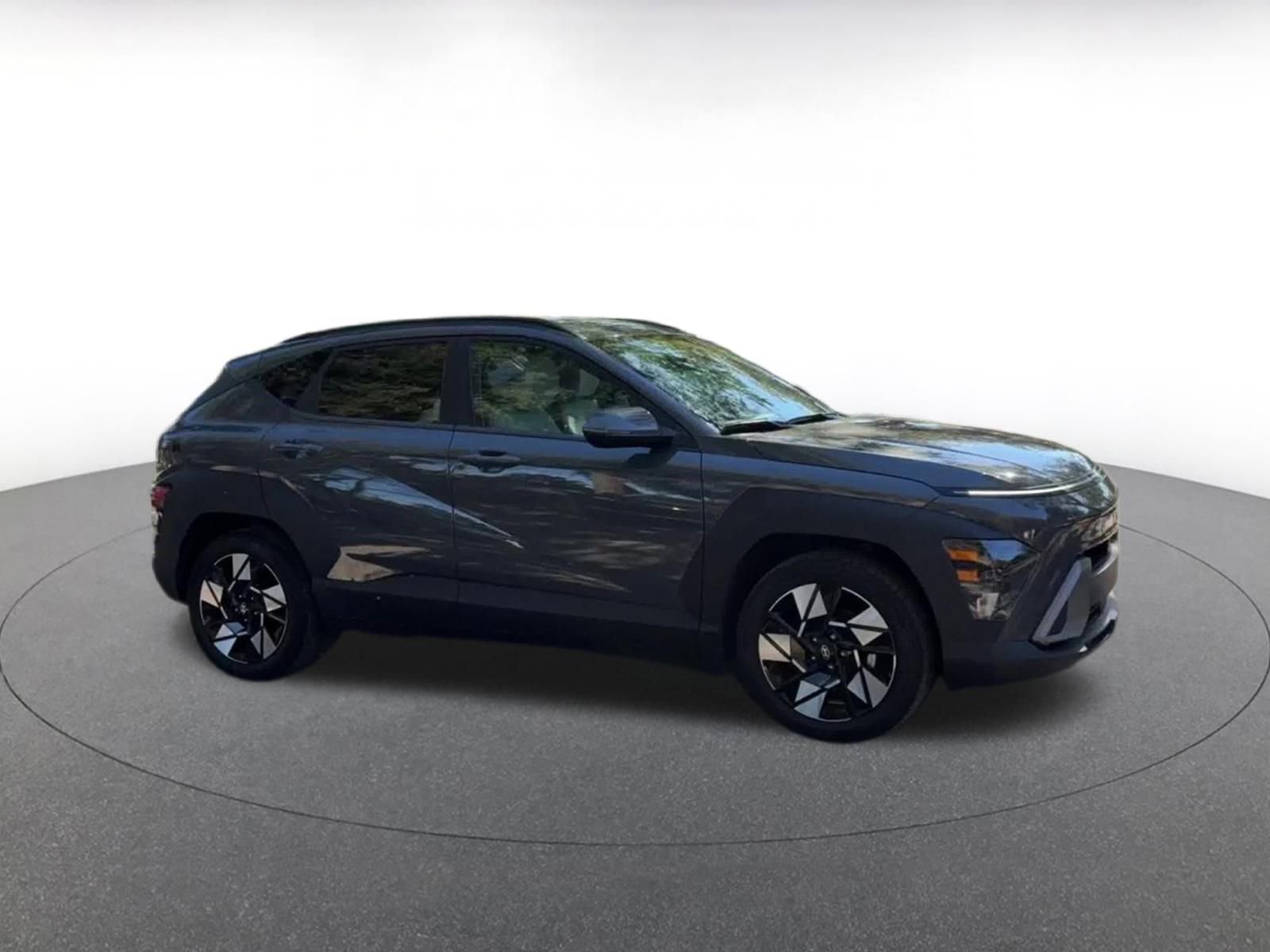 Used 2025 Hyundai Kona SEL image 2