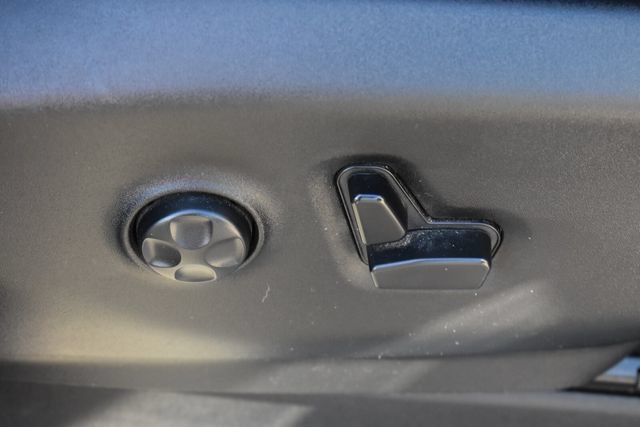 Used 2018 Chrysler Pacifica Touring-L Plus FWD image 12