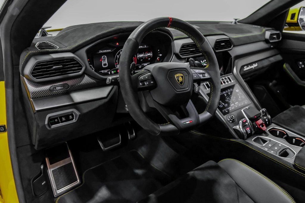 Used 2024 Lamborghini Urus Performante image 5