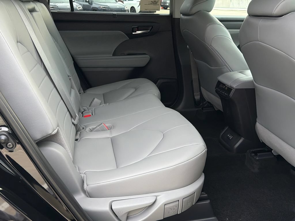 New 2026 Toyota Highlander XLE AWD/4WD image 14