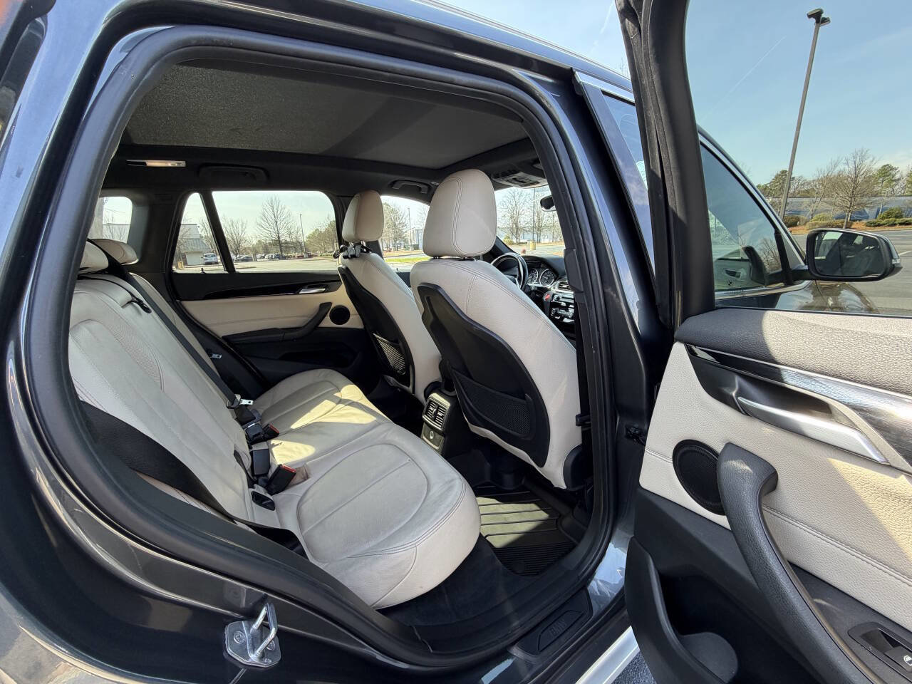 Used 2017 BMW X1 sDrive28i w/ Premium Package image 14