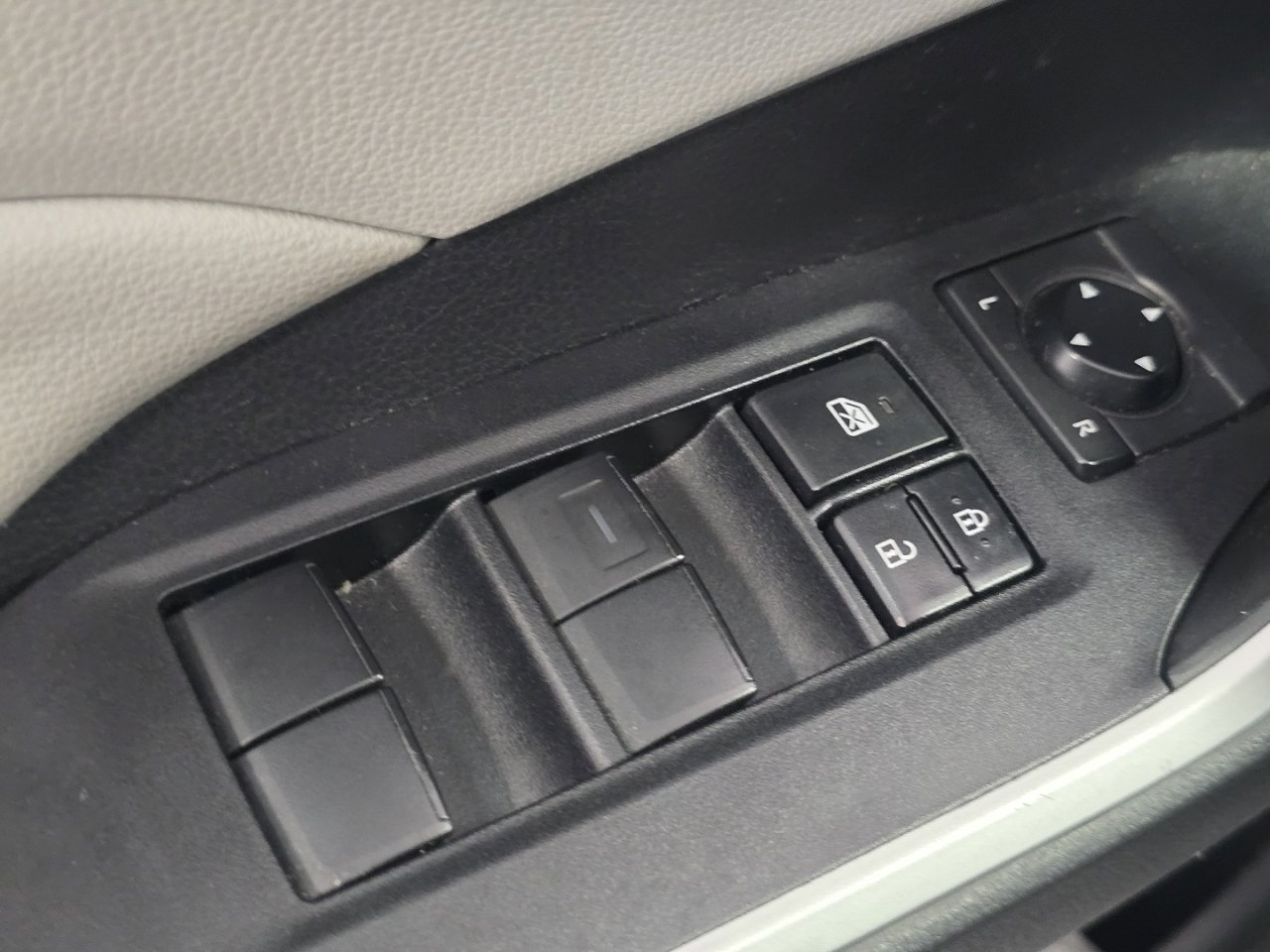 Certified 2021 Toyota RAV4 XLE w/ Carpet Mat Package (TMS) AWD/4WD image 23