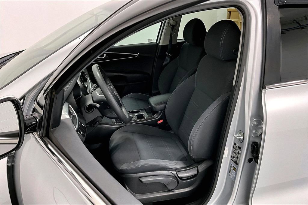 Used 2019 Kia Sorento L FWD image 32