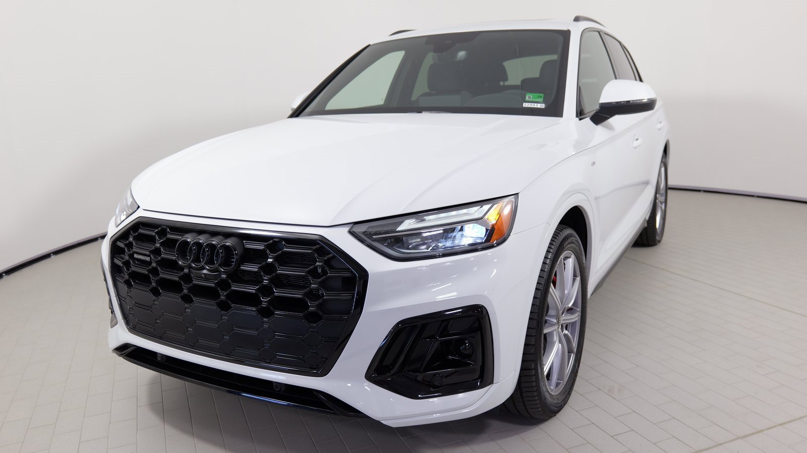 Used 2024 Audi Q5 e Premium Plus w/ Premium Plus Package image 6