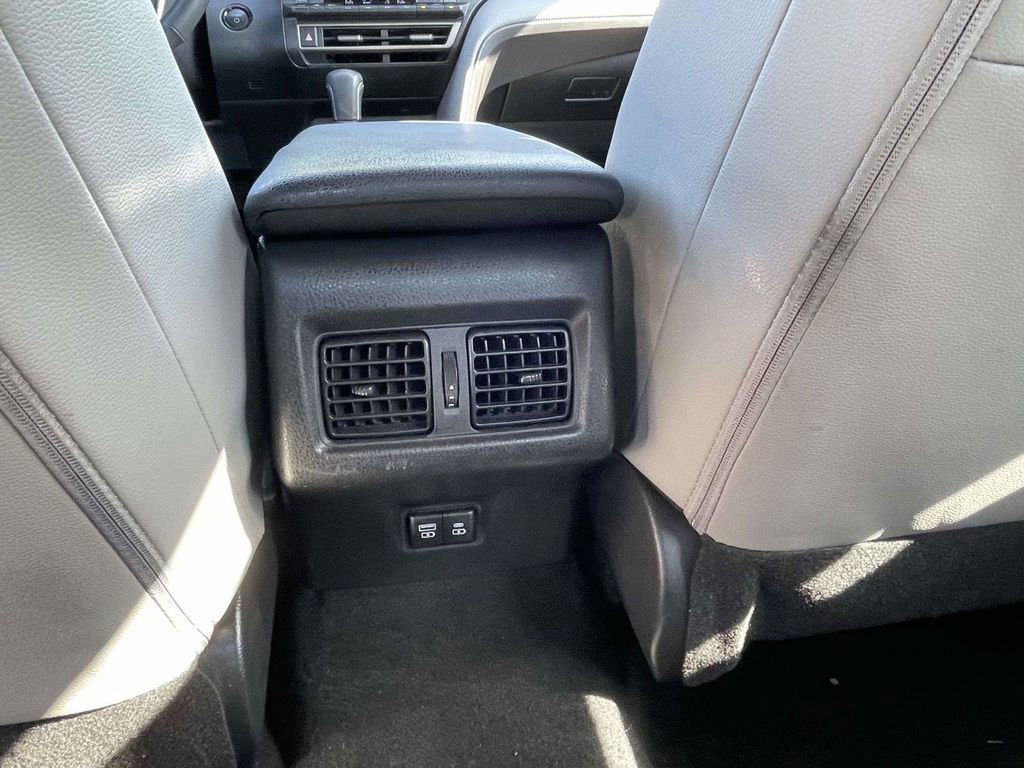 Used 2025 Toyota Camry SE w/ Convenience Package FWD image 17