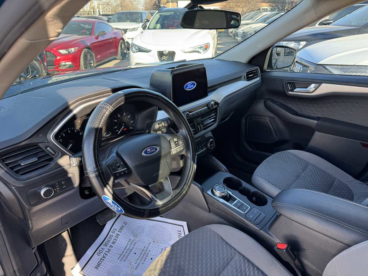 Used 2020 Ford Escape SE image 11