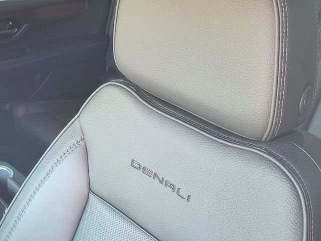 Used 2025 GMC Yukon XL Denali w/ Sun & Power Step Package image 15