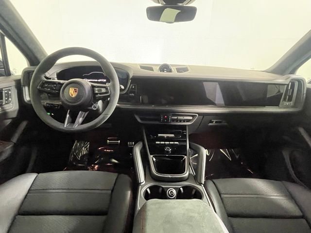 Used 2025 Porsche Cayenne GTS image 17
