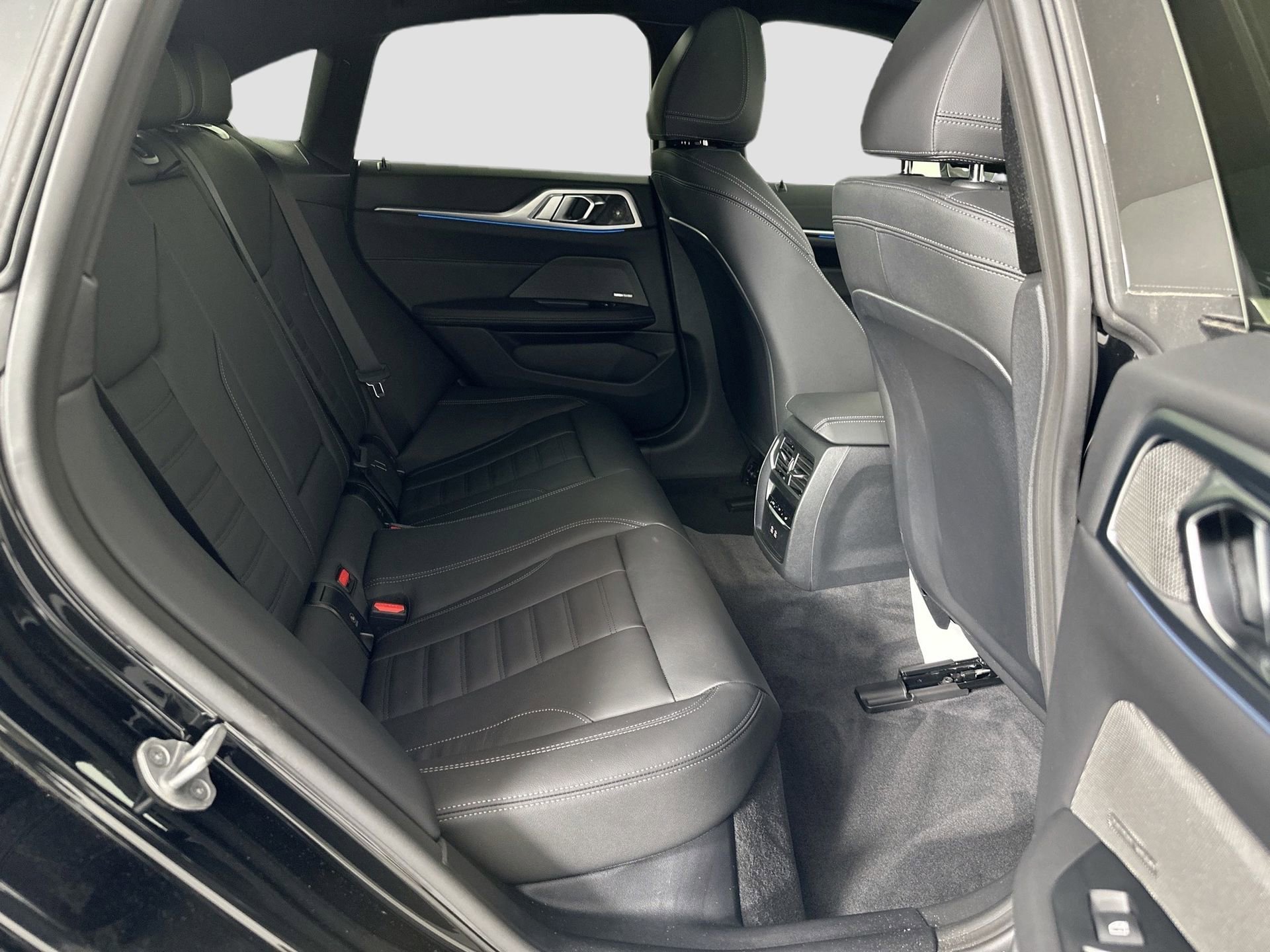 Used 2025 BMW i4 eDrive40 w/ Premium Package image 18