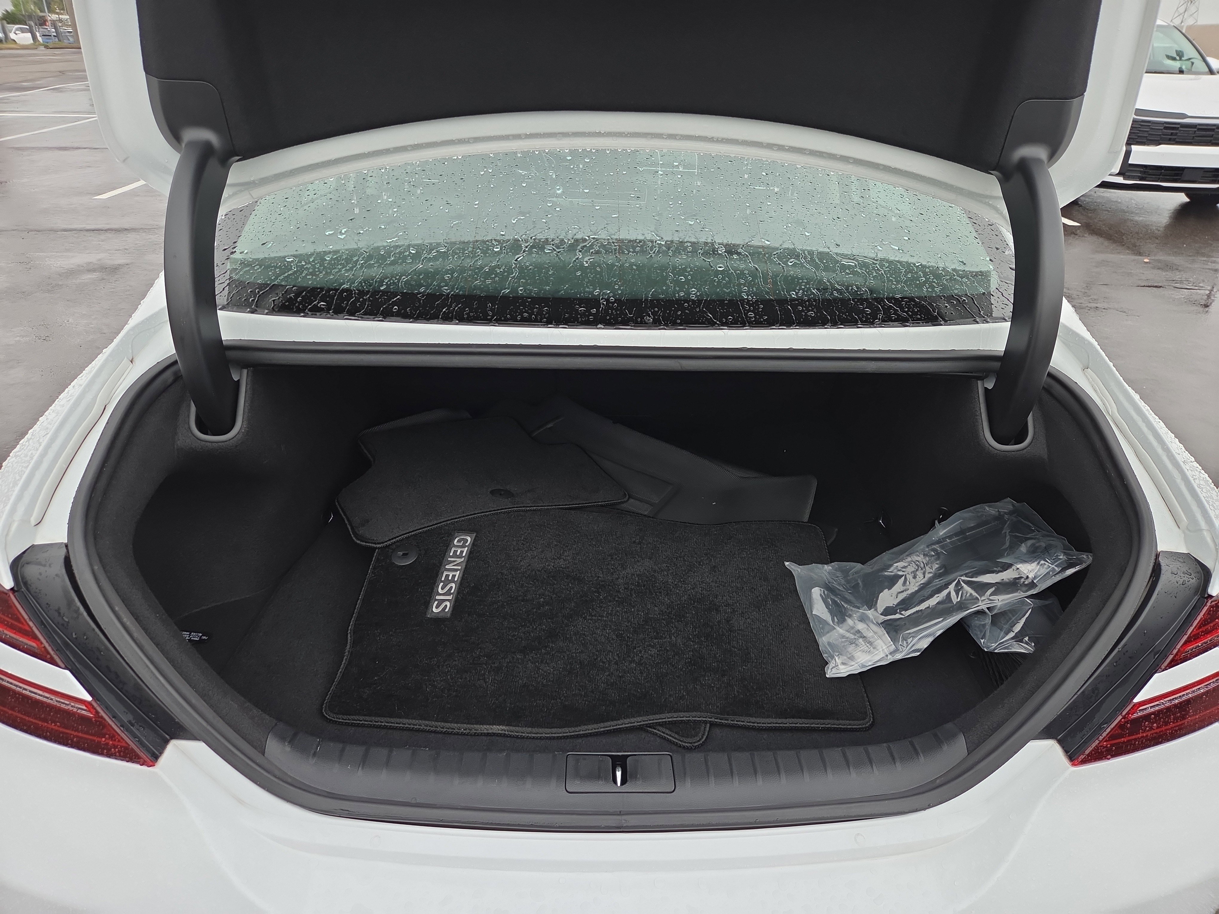 Used 2025 Genesis G70 2.5T image 9