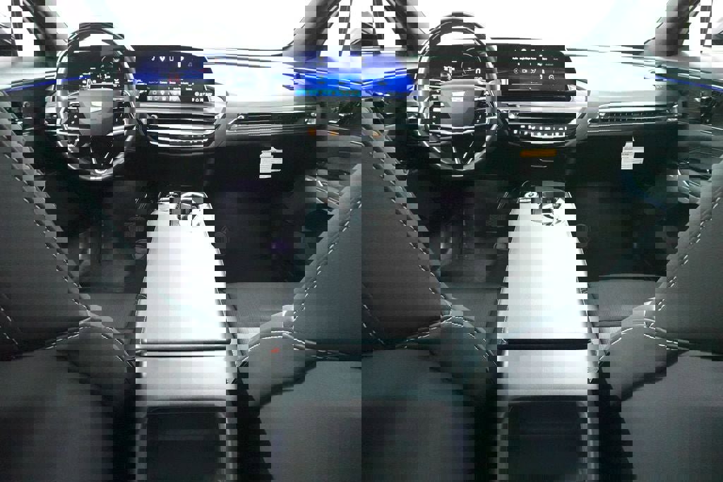 Used 2024 Cadillac Lyriq Luxury image 11