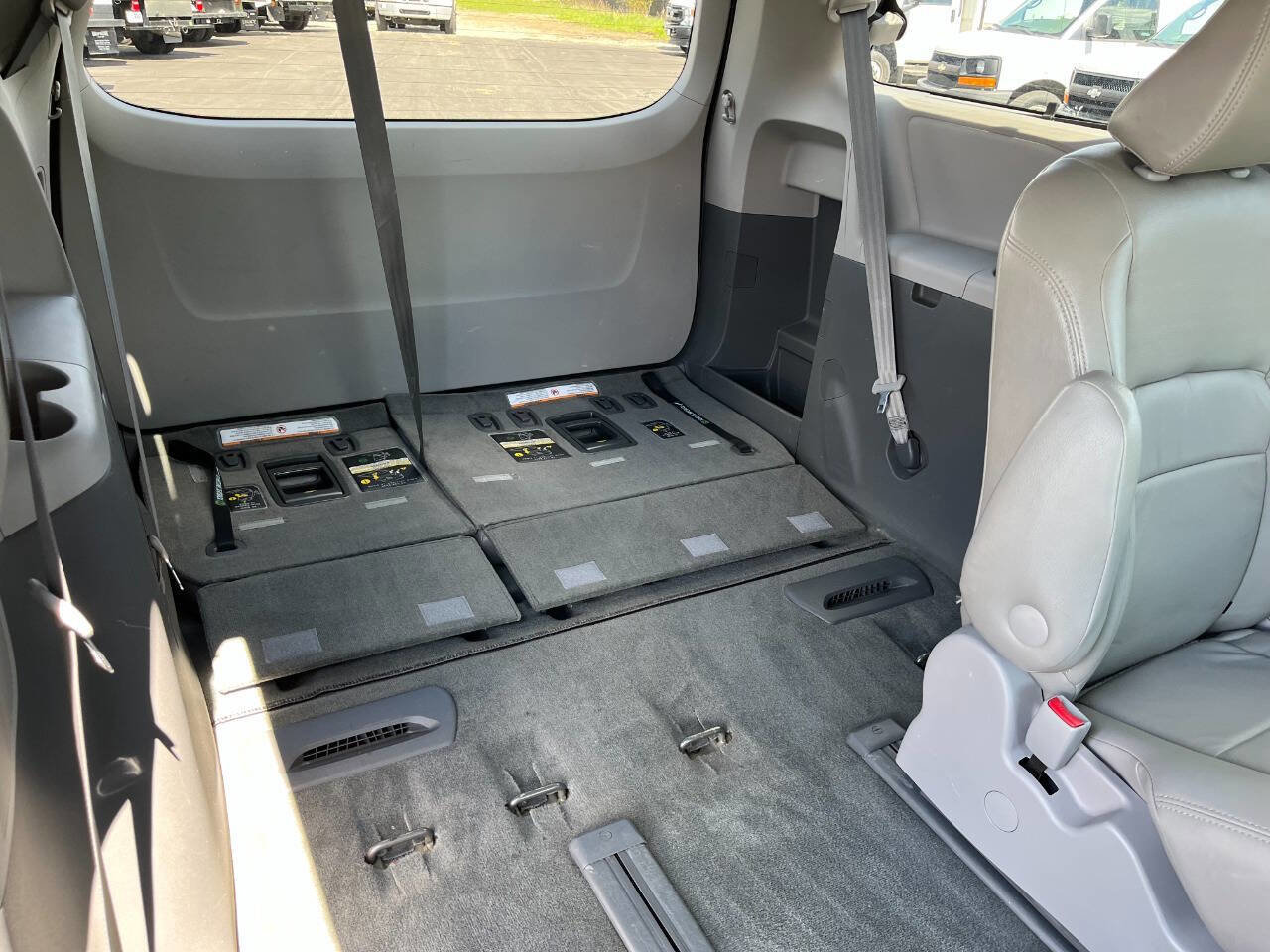 Used 2017 Toyota Sienna LE AWD/4WD image 23