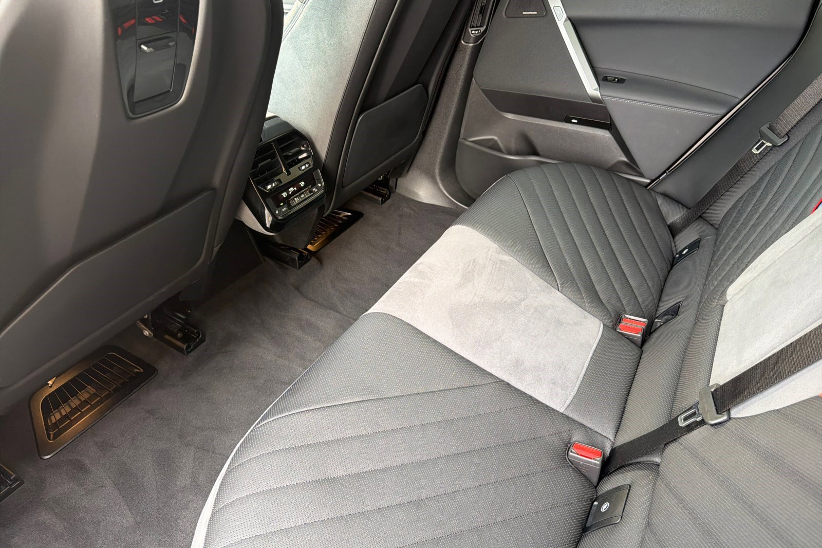 Used 2026 BMW iX xDrive45 w/ M Sport Package image 15