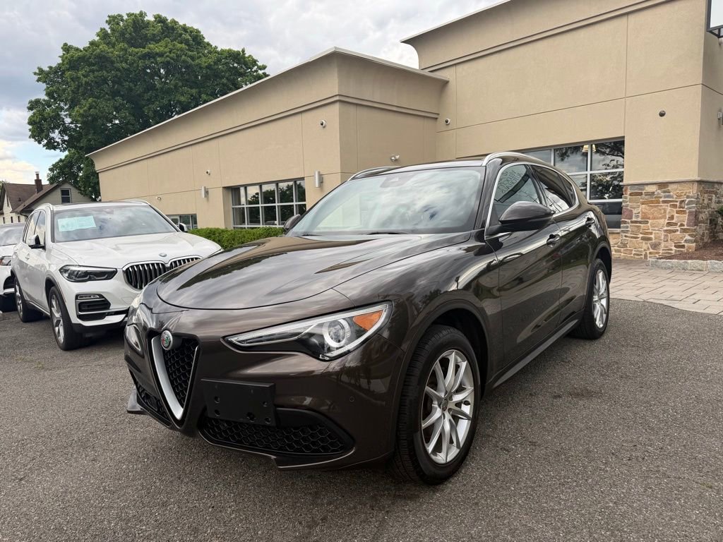 Used 2019 Alfa Romeo Stelvio Ti Lusso w/ Quick Order Package 22X Lusso AWD/4WD image 3