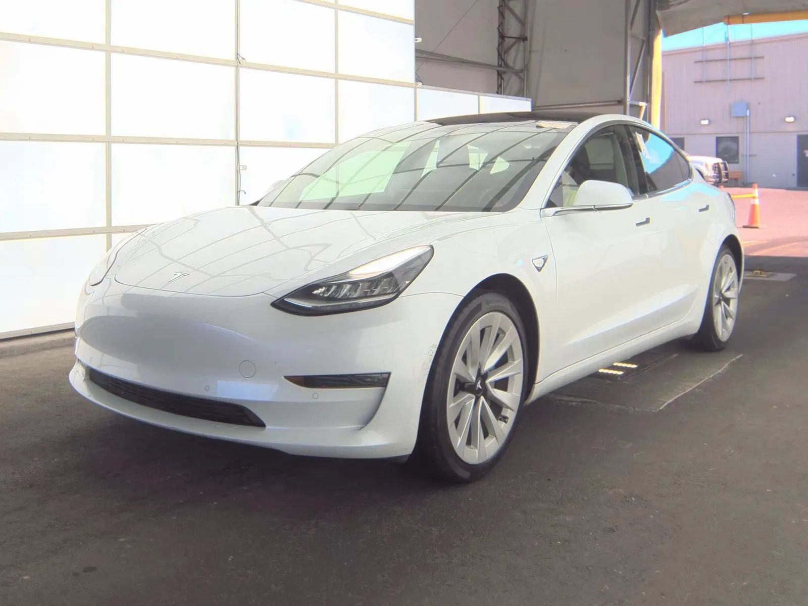 Used 2018 Tesla Model 3 Long Range RWD image 1