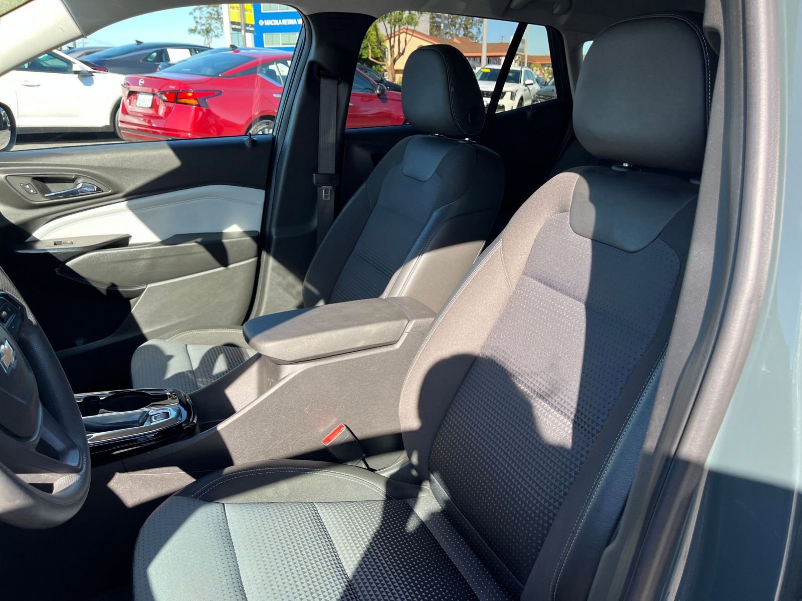 Used 2025 Chevrolet Trax LT FWD image 28