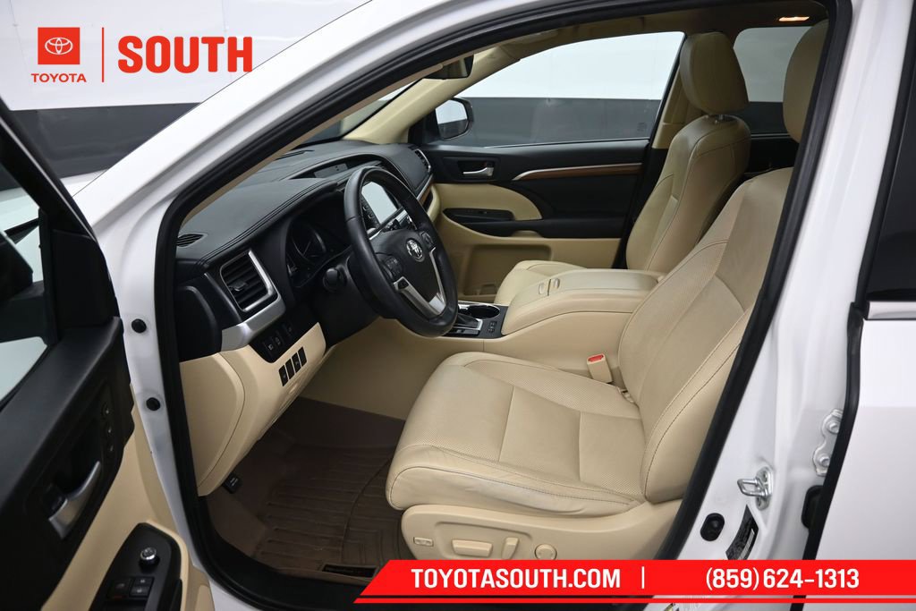 Used 2017 Toyota Highlander Limited AWD/4WD image 9