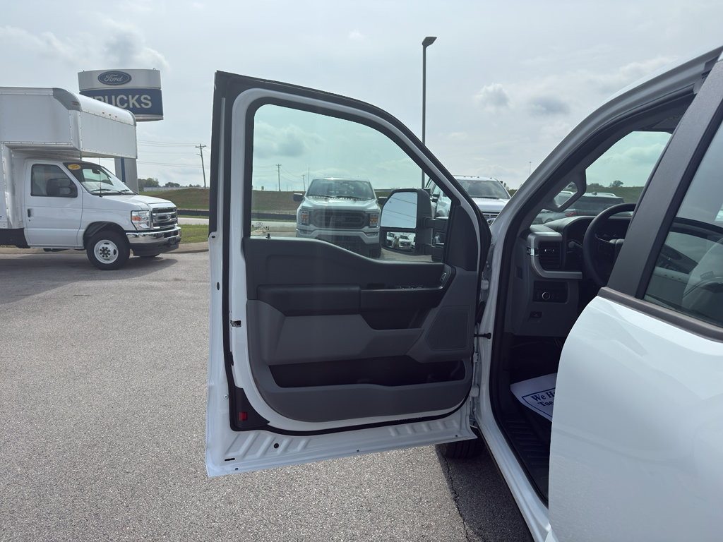 New 2025 Ford F350 XL w/ XL Chrome Package image 17