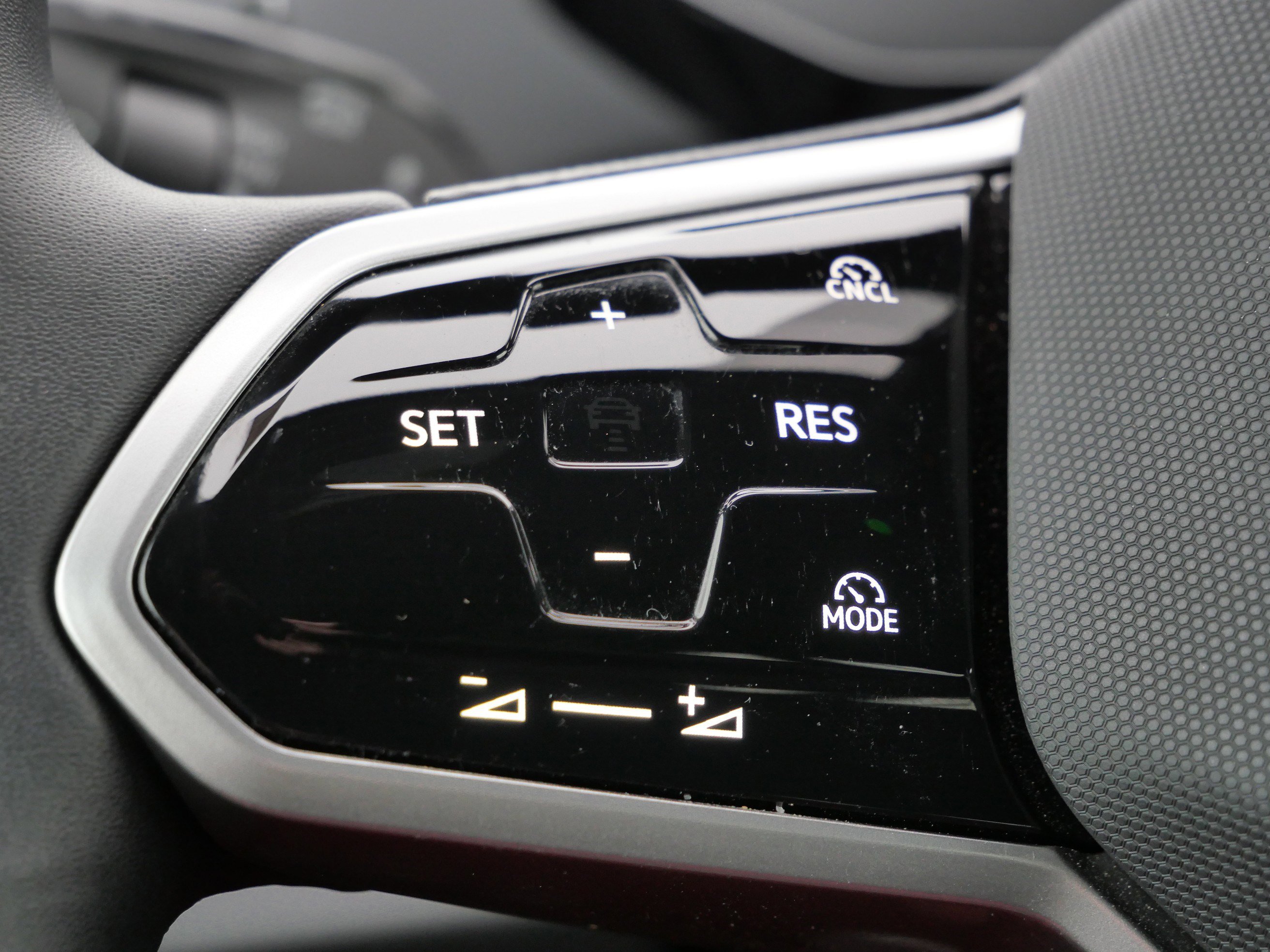 Certified 2025 Volkswagen ID.4 Pro image 32