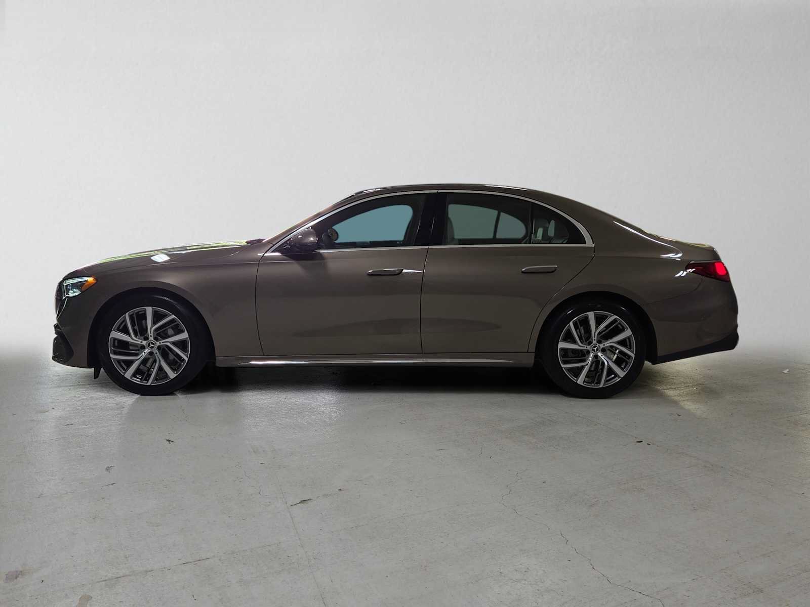 New 2027 Mercedes-Benz E 350 4MATIC Sedan image 6
