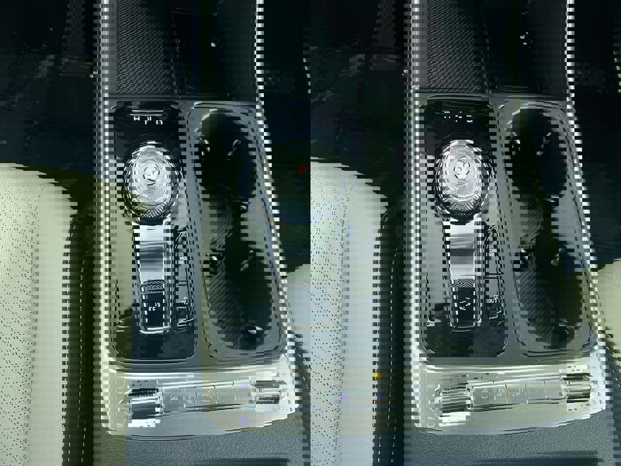 Certified 2025 Kia Carnival SX Prestige FWD image 22