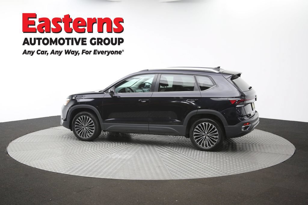 Used 2025 Volkswagen Taos SE FWD image 61