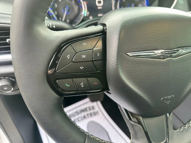 Used 2025 Chrysler Pacifica Limited FWD image 27