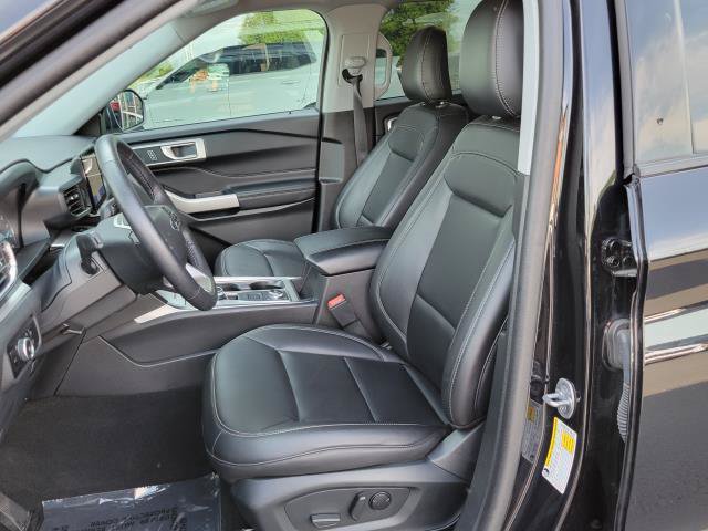 Used 2024 Ford Explorer XLT w/ Equipment Group 202A AWD/4WD image 19