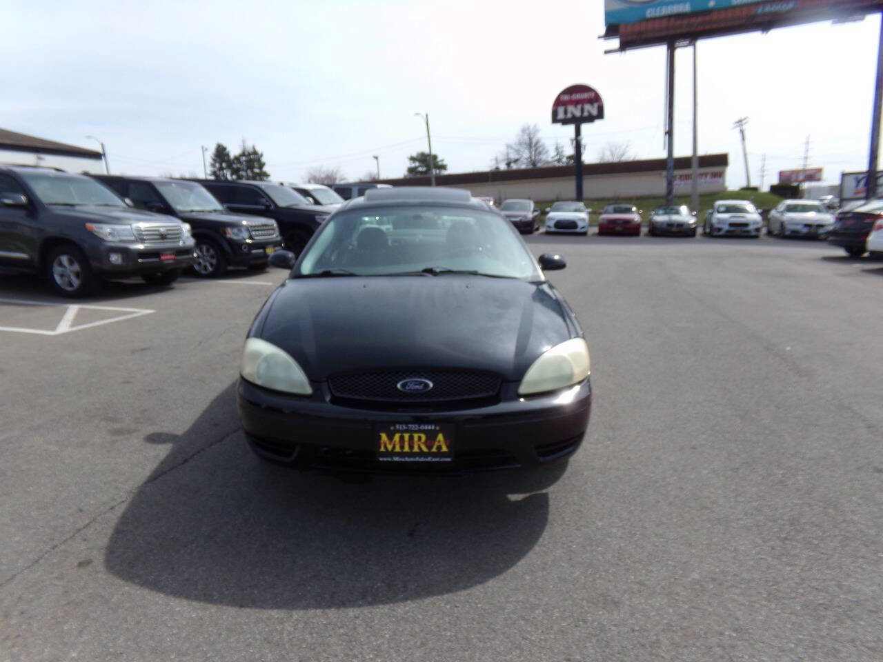 Used 2004 Ford Taurus SEL image 2