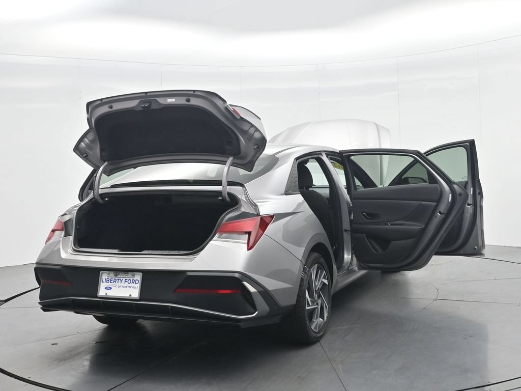 Used 2025 Hyundai Elantra Sport FWD image 49