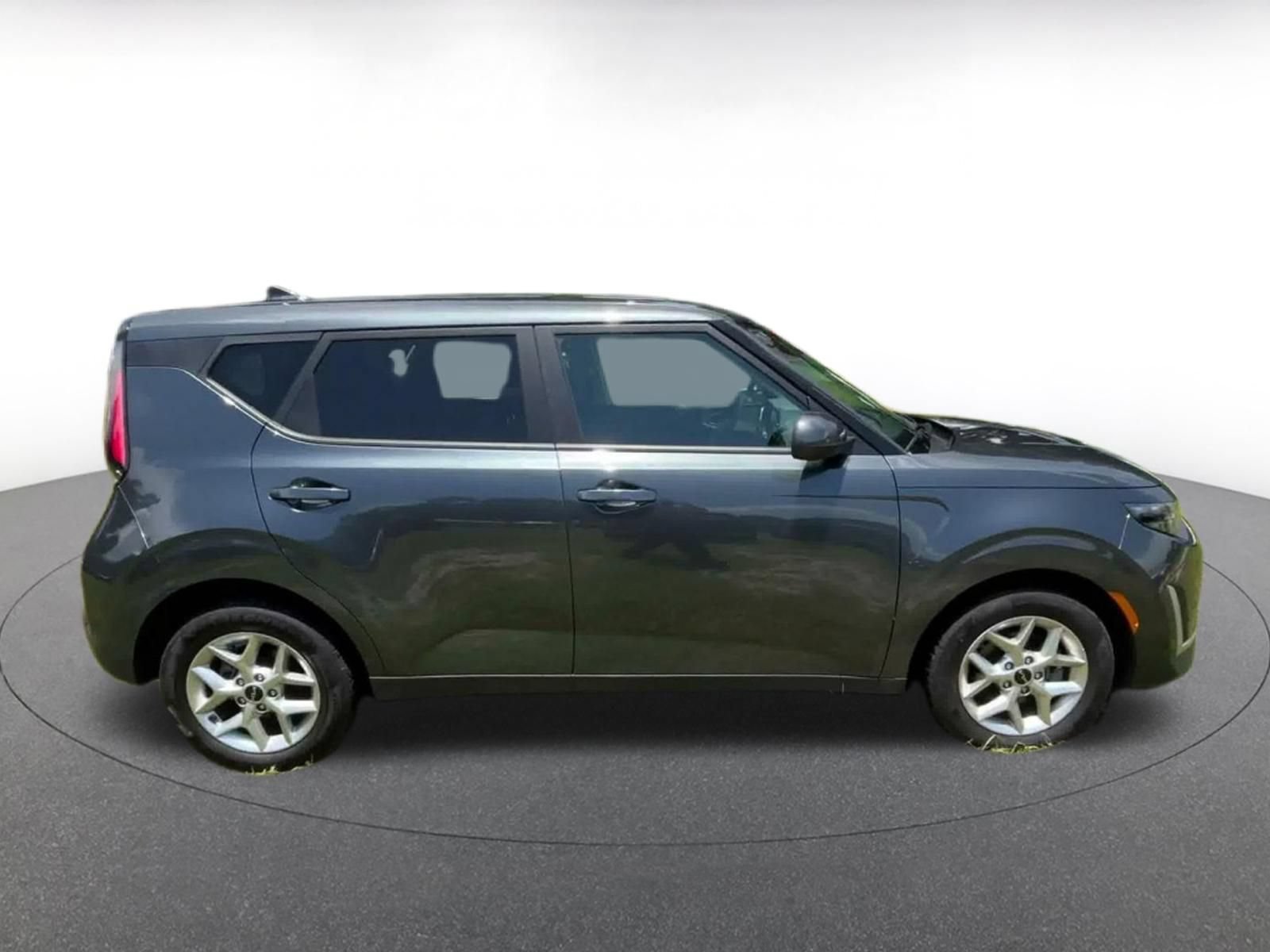 Used 2025 Kia Soul LX w/ LX Technology Package FWD image 15
