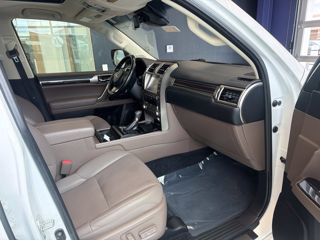 Used 2020 Lexus GX 460 Premium w/ Premium Package AWD/4WD image 15