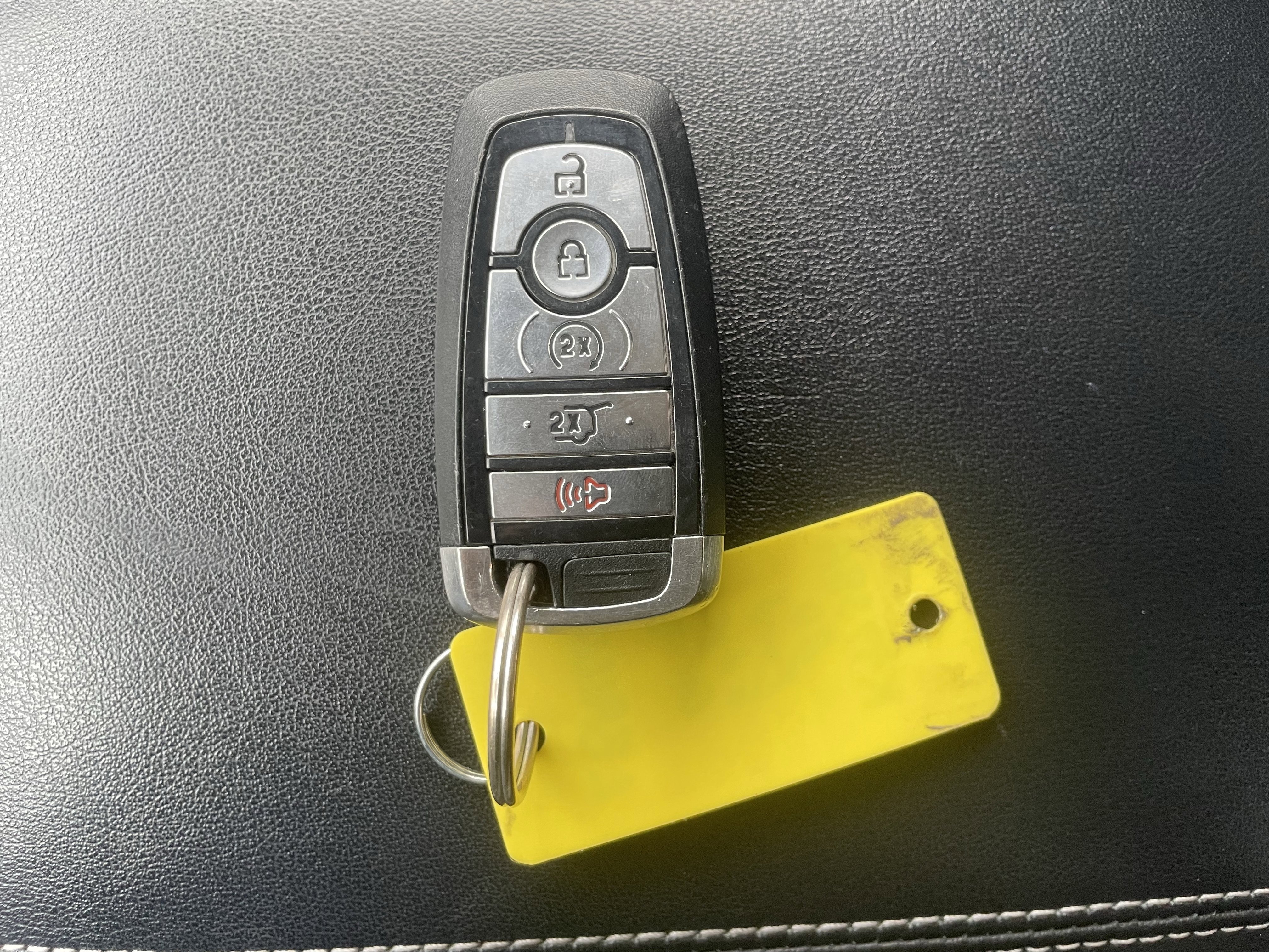 Used 2020 Ford Edge Titanium image 28