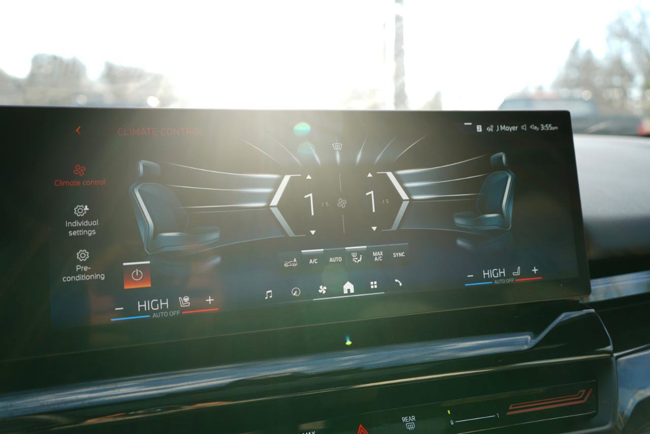 Used 2024 BMW 530i xDrive 530i xDrive Sedan w/ Convenience Package image 31