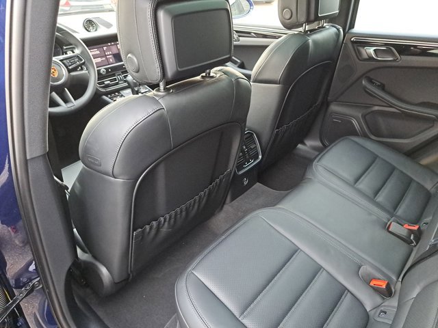 Certified 2025 Porsche Macan AWD/4WD image 20