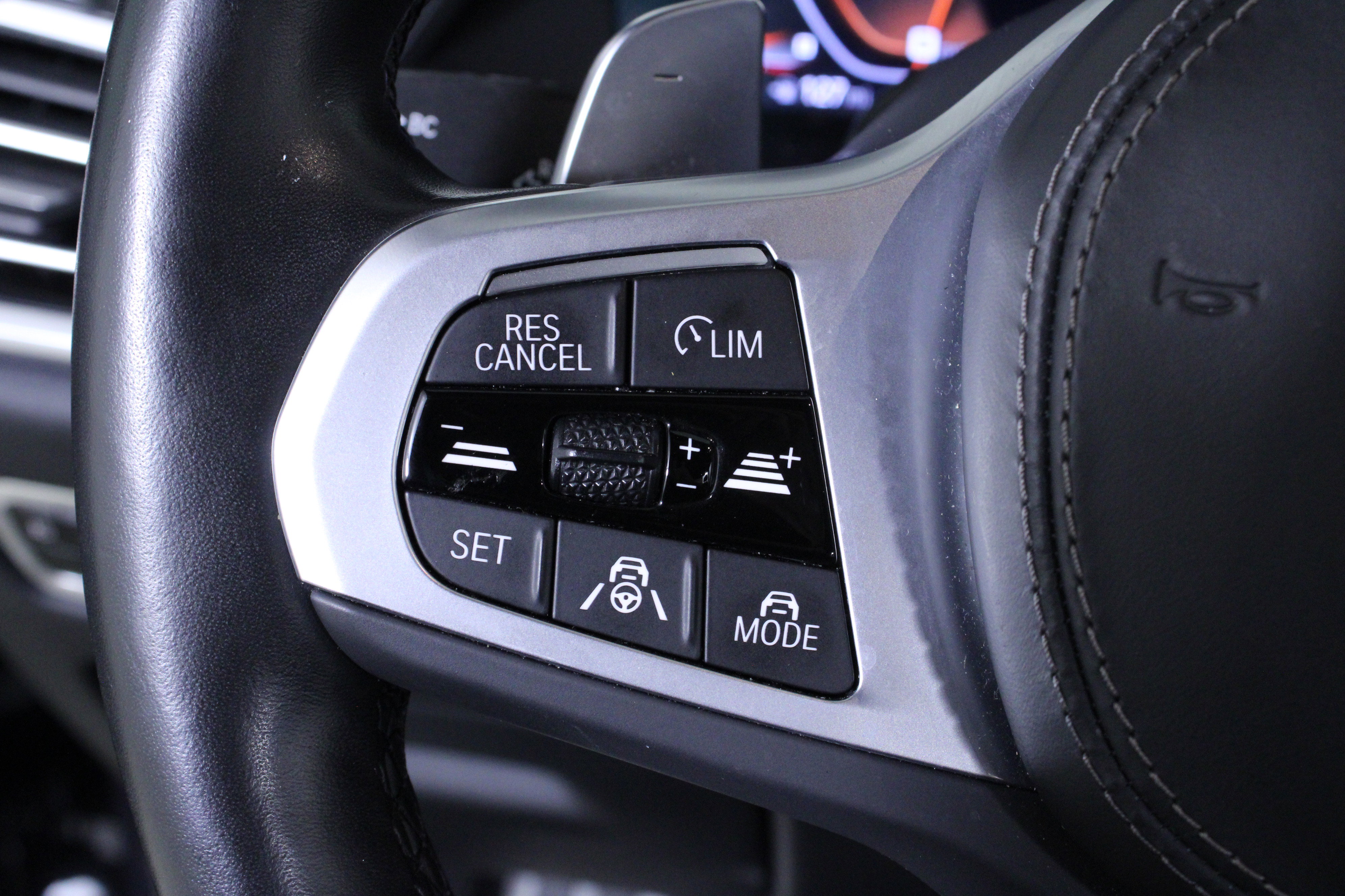 Used 2022 BMW X7 M50i image 28