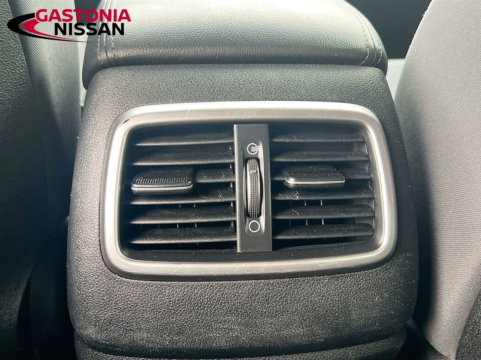 Used 2019 Kia Sorento LX image 32