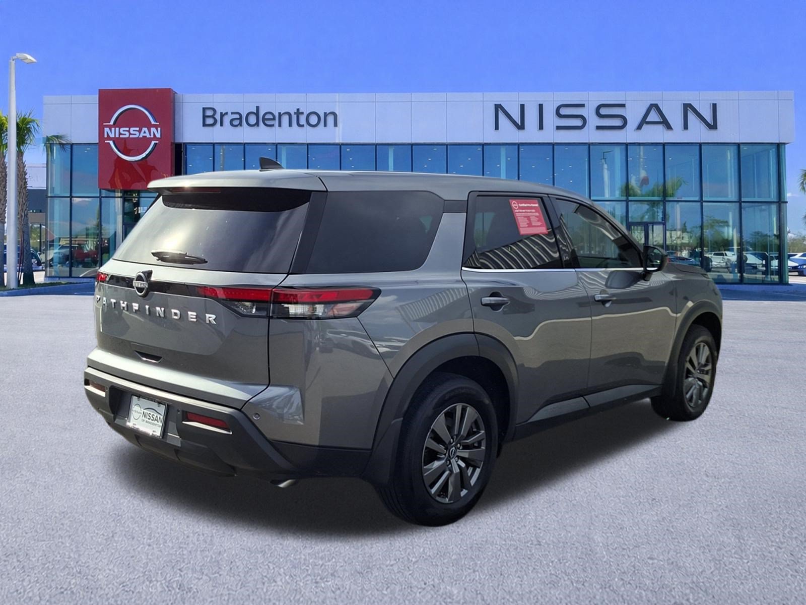 Certified 2025 Nissan Pathfinder S FWD image 5