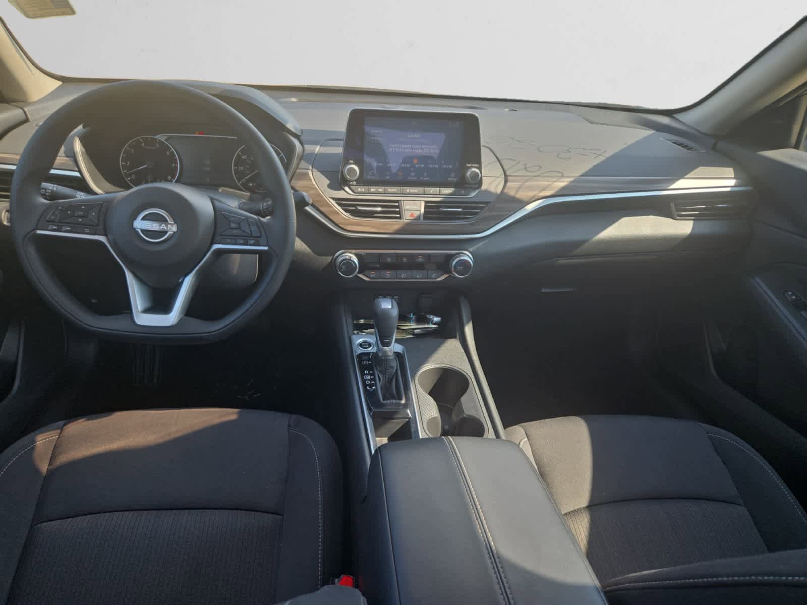 Used 2025 Nissan Altima 2.5 SV FWD image 10
