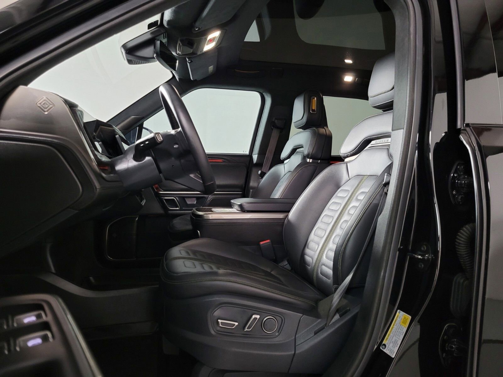 Used 2023 Rivian R1T Adventure image 13