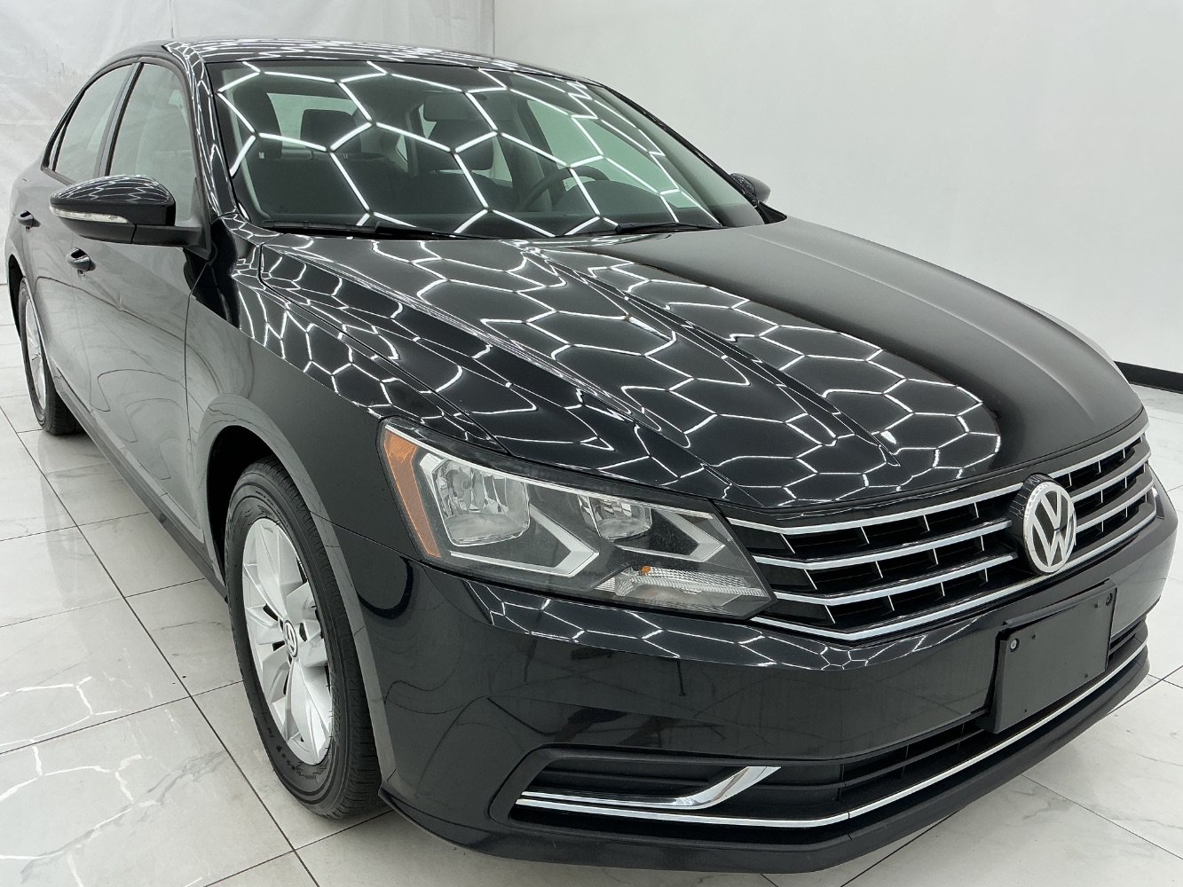 Used 2018 Volkswagen Passat 2.0T S w/ Driver Assistance Package FWD image 3