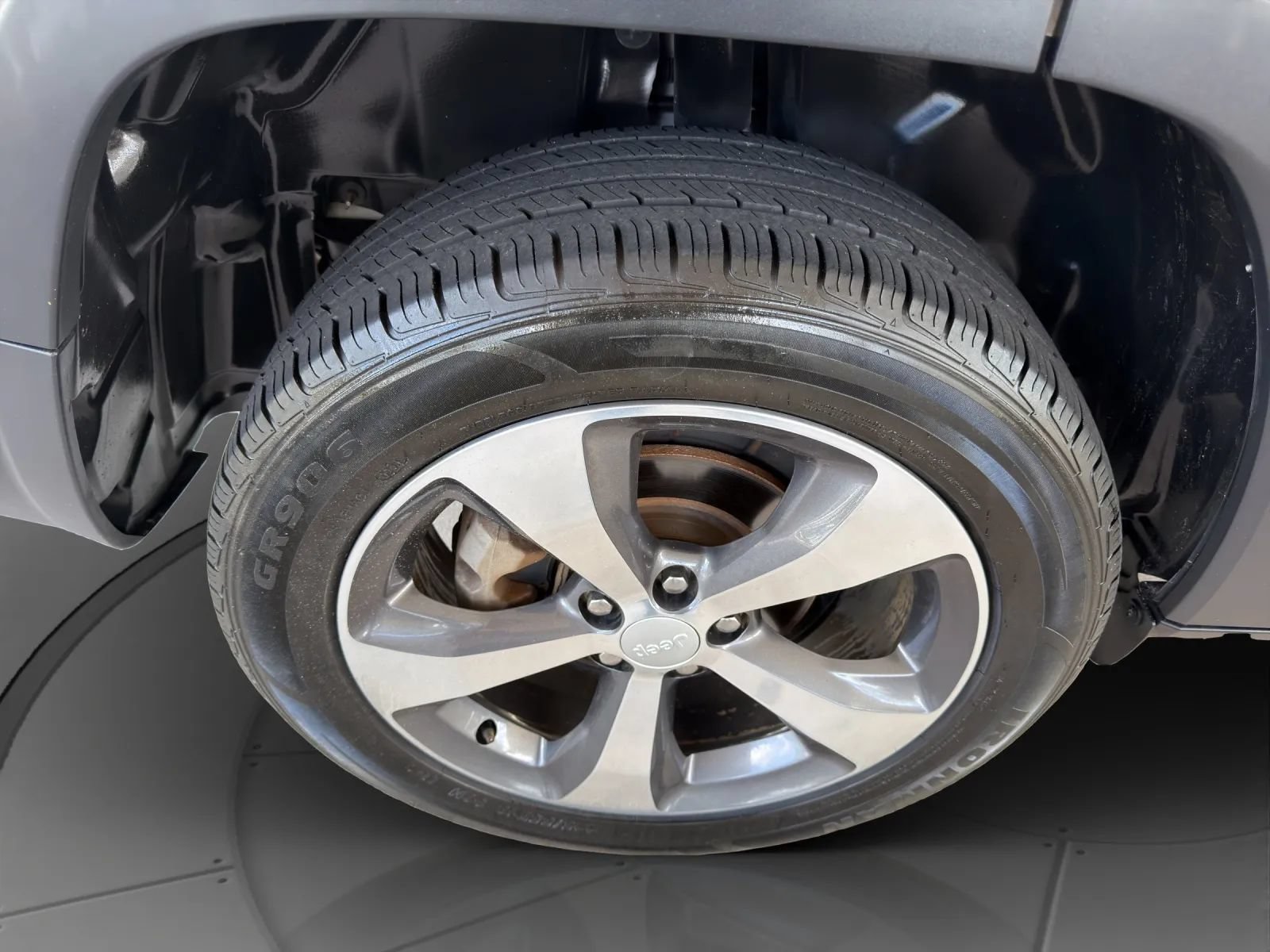 Used 2019 Jeep Cherokee Limited FWD image 22