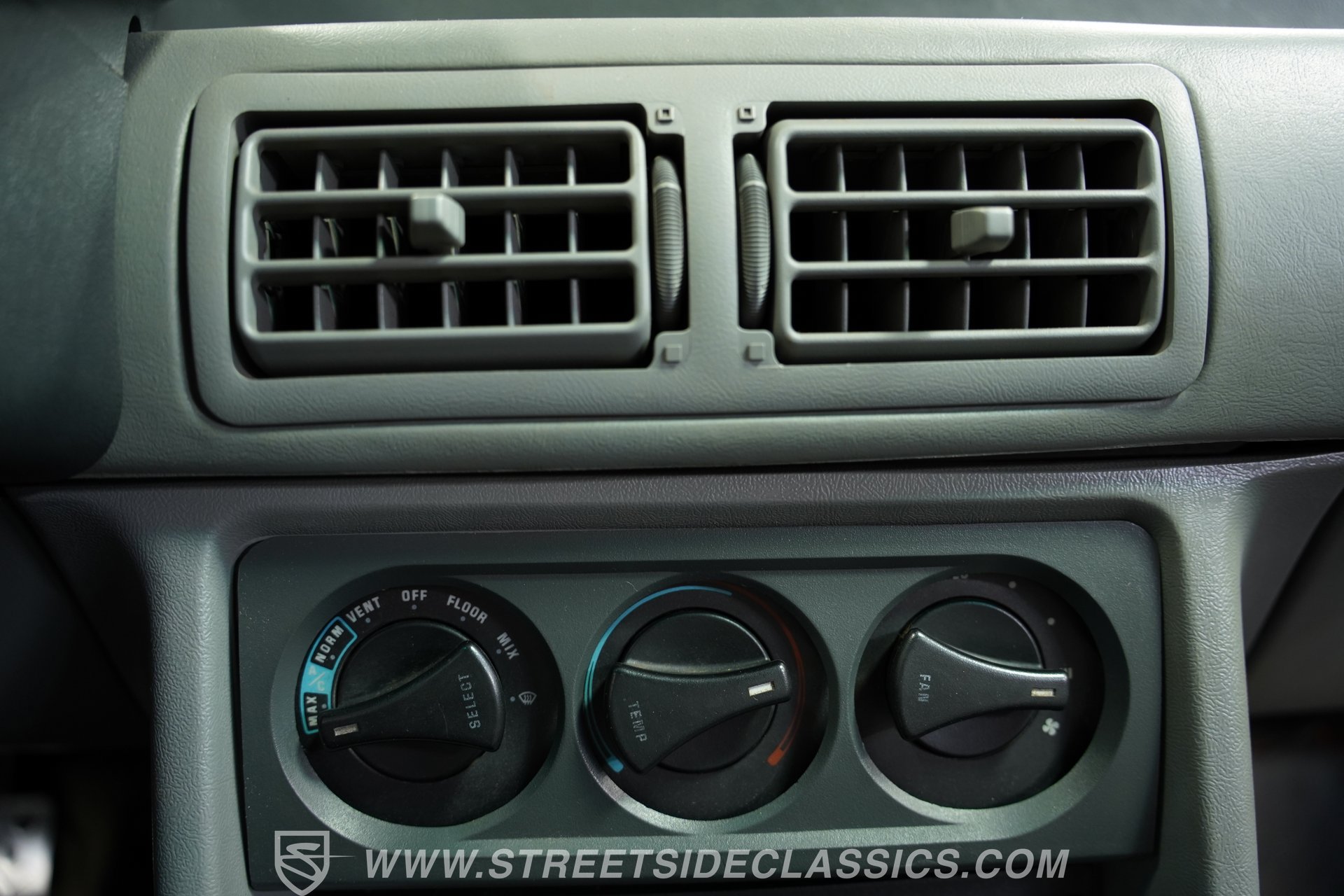 Used 1987 Ford Mustang LX RWD image 37